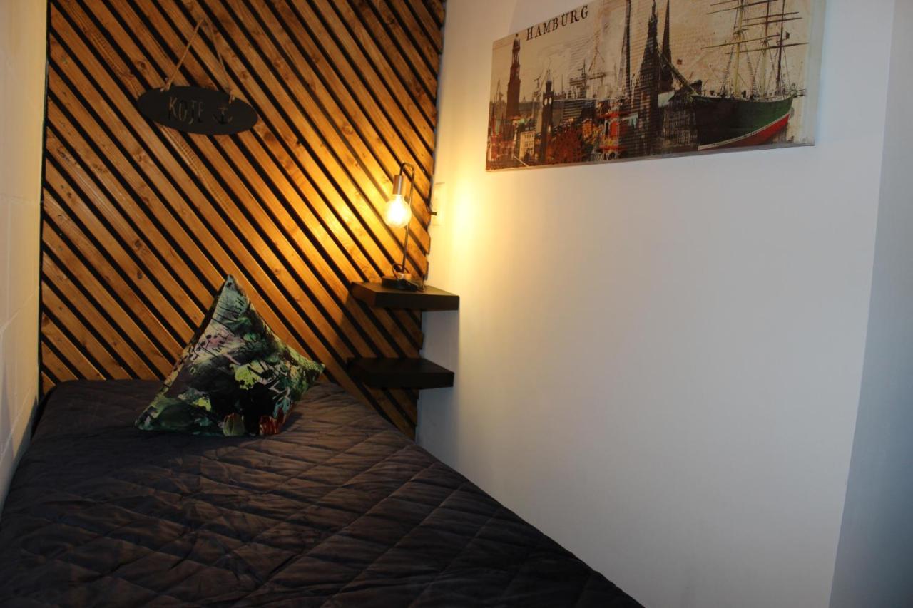 Kleine Souterrain Wohnung Naehe Hamburg นอยวุล์มสตอร์ฟ ภายนอก รูปภาพ
